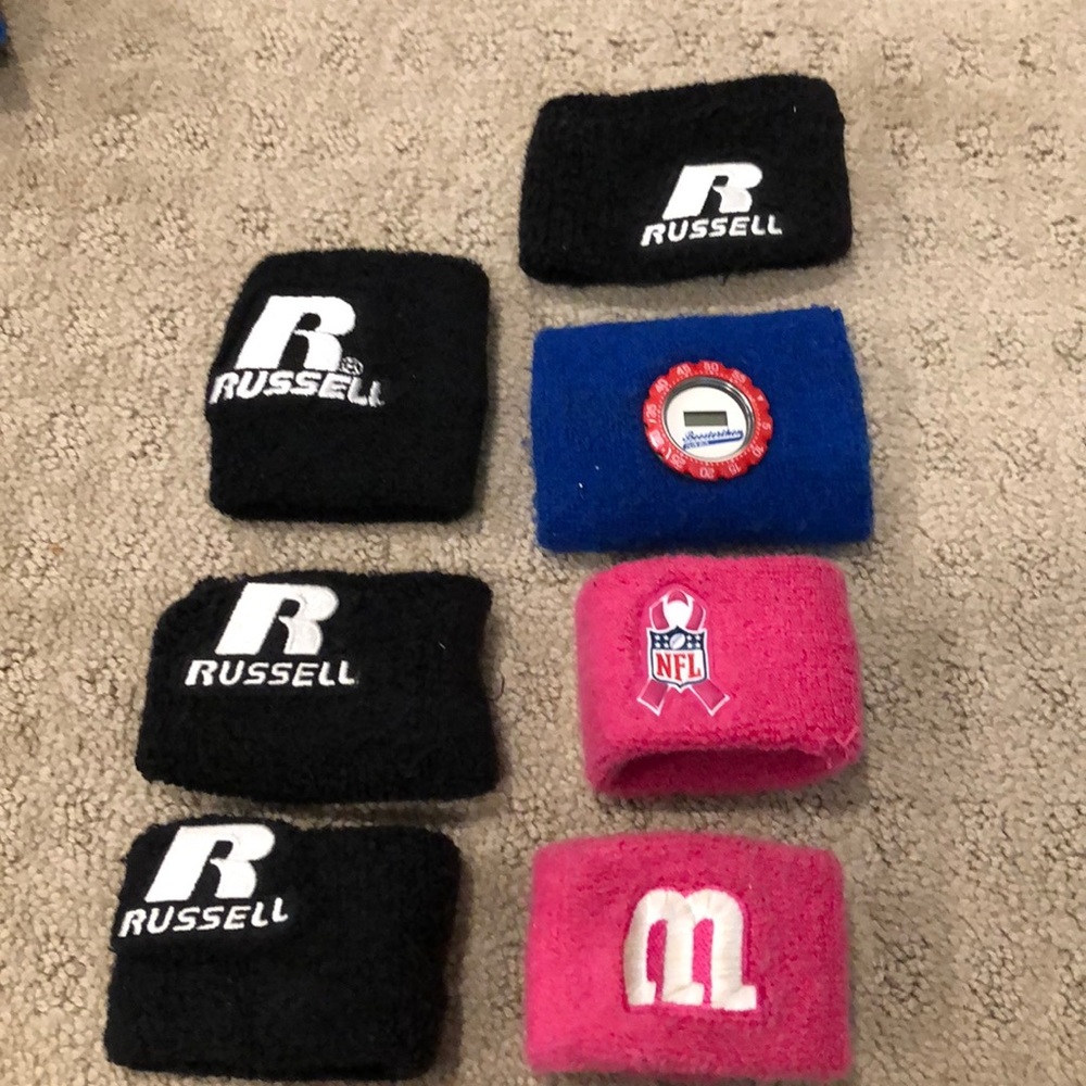Russell, NFL/Wilson sweat wrist sweatbands